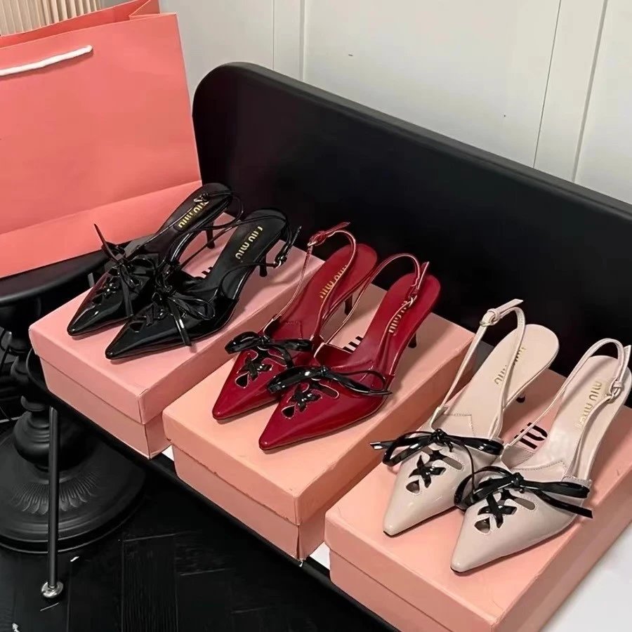 Miu High Heels Patent Leather Pointed-Toe Bow Lace Slingback image 1