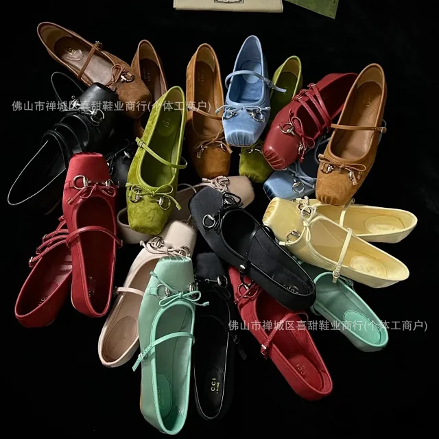 Gucci Casual Shoes Satin square-toe Mary Jane flats with bow and horsebit hardware product detail image 2