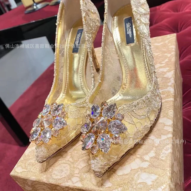 Dolce & Gabbana High Heels Lace Mesh Pointed-Toe Stiletto Pumps with Crystal Floral Brooch product detail image 3