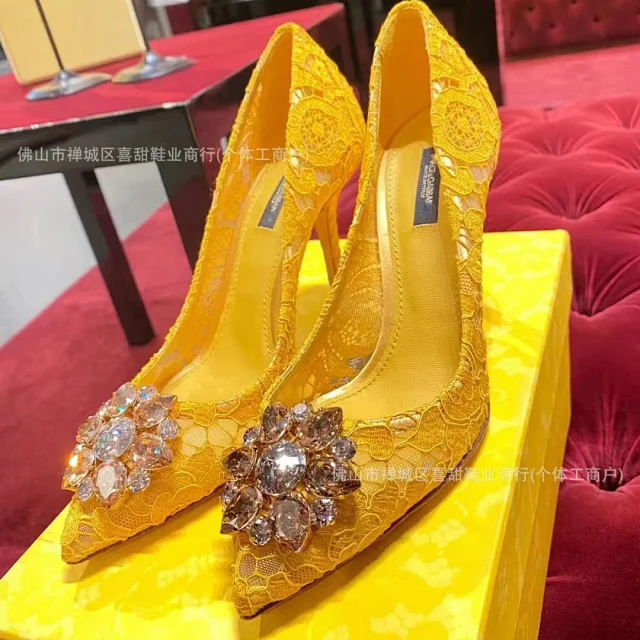 Dolce & Gabbana High Heels Lace Mesh Pointed-Toe Stiletto Pumps with Crystal Floral Brooch product detail image 9