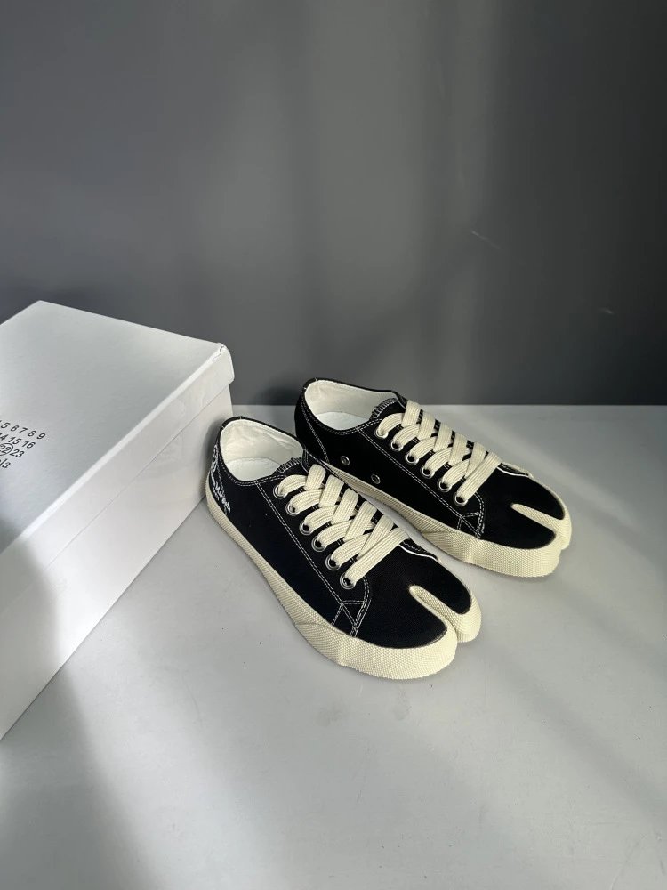 Maison Margiela Tabi Canvas Sneakers Black/Off-White - 28