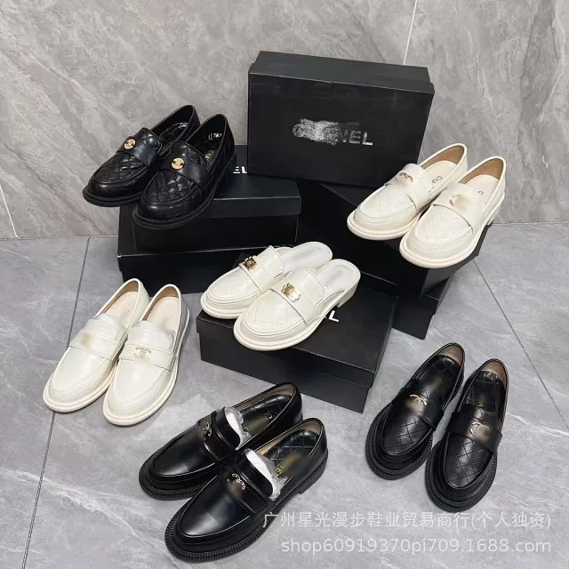 Chanel Leather Shoes Quilted CC-Emblem Loafers product detail image 2