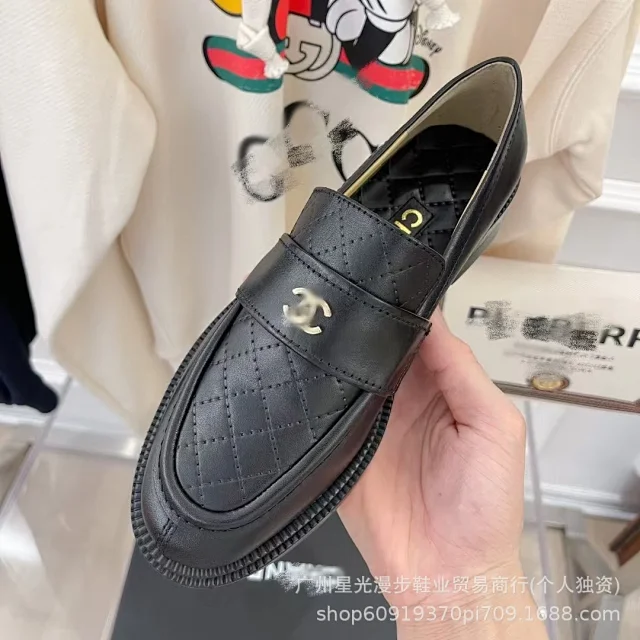 Chanel Leather Shoes Quilted CC-Emblem Loafers product detail image 5