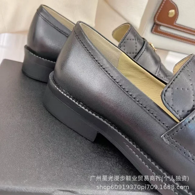 Chanel Leather Shoes Quilted CC-Emblem Loafers product detail image 6
