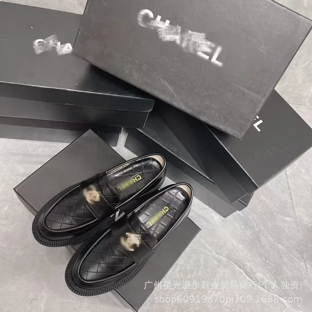 Chanel Leather Shoes Quilted CC-Emblem Loafers product detail image 11