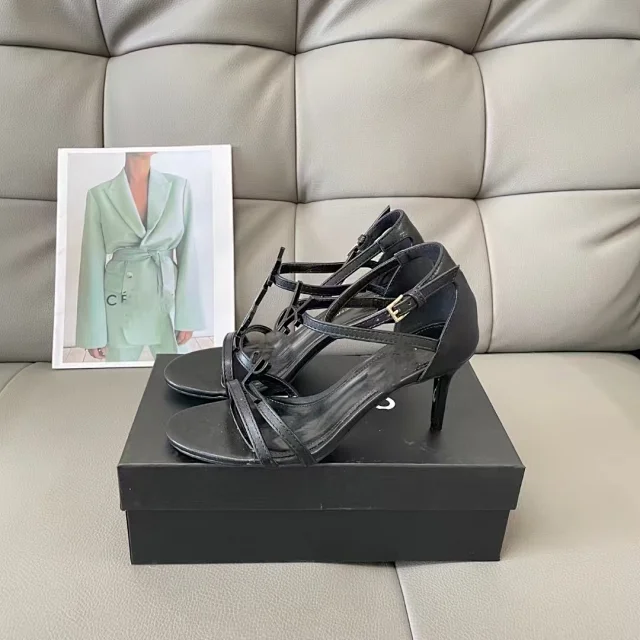 Saint Laurent High Heels Pointed-Toe Patent Leather Logo Mules product detail image 17