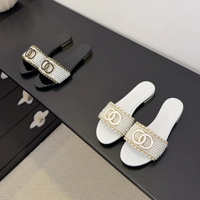 Chanel Sandals Pearl-Beaded Chain-Trim Slide product detail image 1