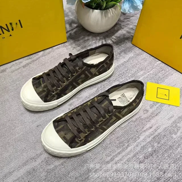 Chanel Sneakers Low-Top CC Logo with Patent Toe Cap product detail image 13
