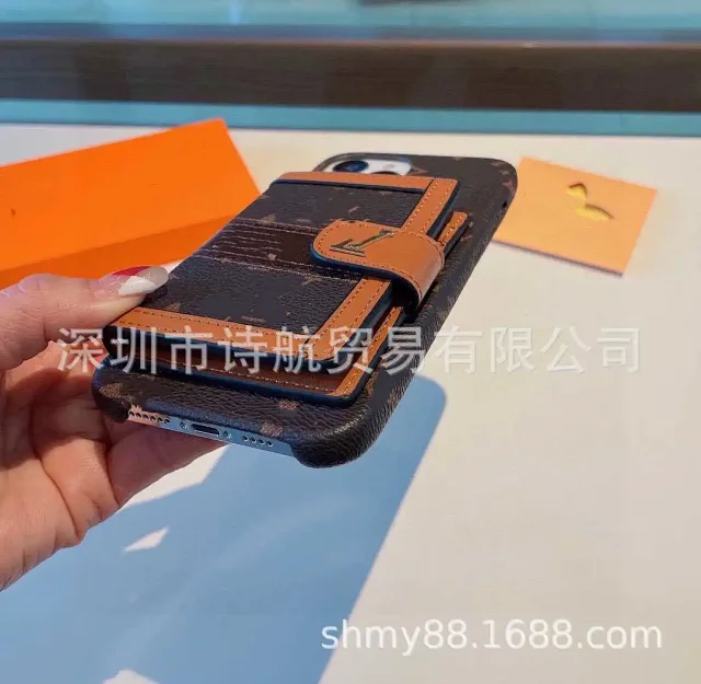 Louis Vuitton Phone Cases Monogram Card Holder Case with Wrist Strap product detail image 4