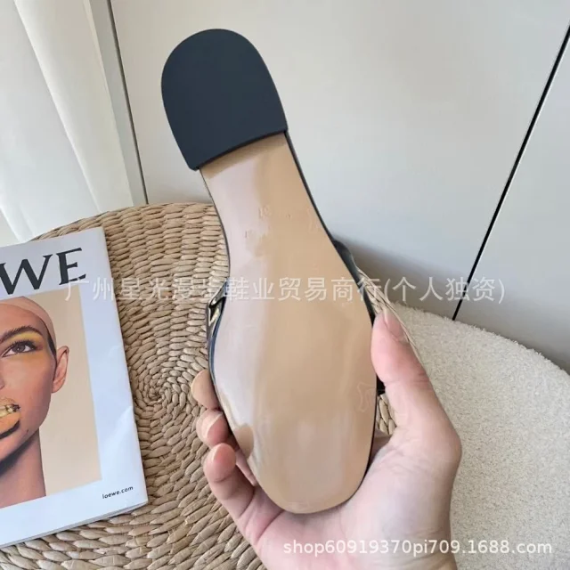 Gucci Sandals Patent Leather Double G Slide product detail image 11