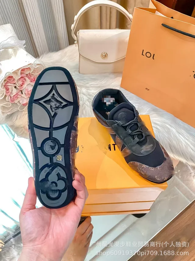 Louis Vuitton Sneakers Low-Top Lace-Up Monogram Colorblock product detail image 5