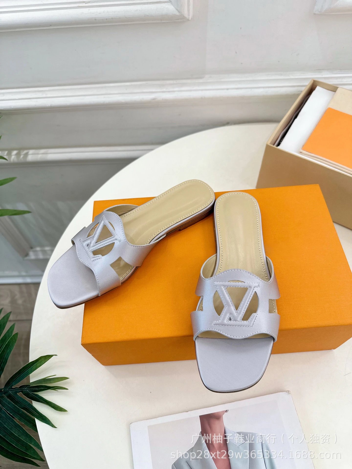 Valentino Garavani VLogo Slide Sandals Emerald Green Slippers - 11