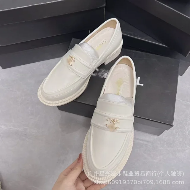 Chanel Leather Shoes Quilted CC-Emblem Loafers product detail image 14