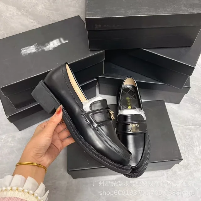 Chanel Leather Shoes Quilted CC-Emblem Loafers product detail image 27