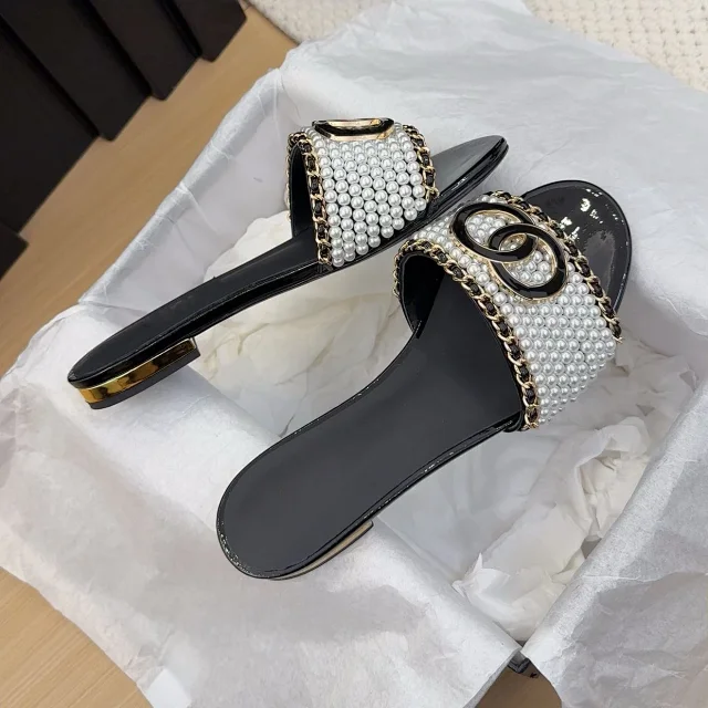 Chanel Sandals Pearl-Beaded Chain-Trim Slide product detail image 3