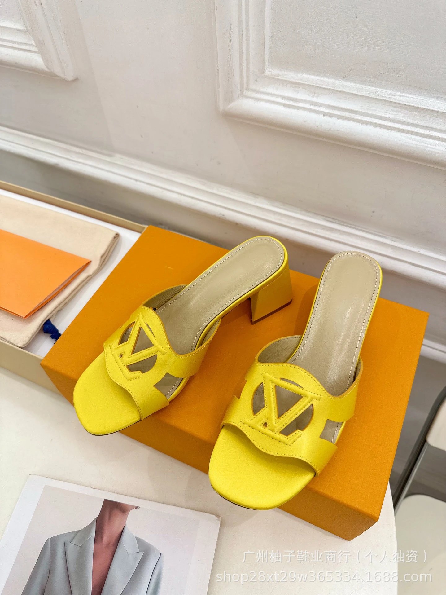 Valentino Garavani VLogo Slide Sandals Emerald Green Slippers - 24