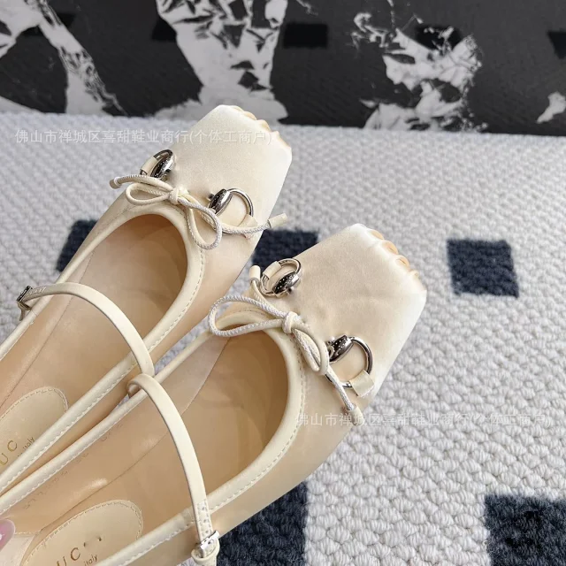 Gucci Casual Shoes Satin square-toe Mary Jane flats with bow and horsebit hardware product detail image 13