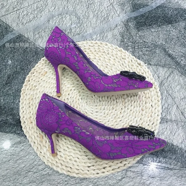Dolce & Gabbana High Heels Pointed-Toe Lace Pumps with Crystal Floral Embellishment product detail image 25