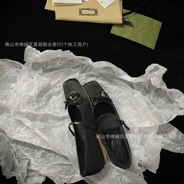 Gucci Casual Shoes Satin square-toe Mary Jane flats with bow and horsebit hardware product detail image 16