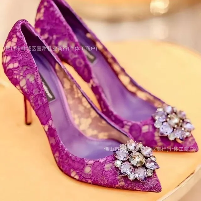 Dolce & Gabbana High Heels Lace Mesh Pointed-Toe Stiletto Pumps with Crystal Floral Brooch product detail image 8