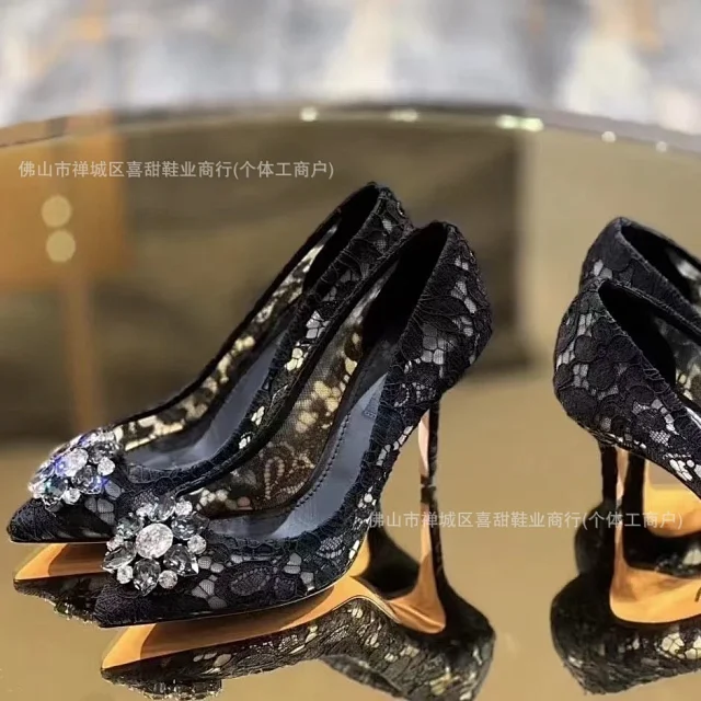 Dolce & Gabbana High Heels Lace Mesh Pointed-Toe Stiletto Pumps with Crystal Floral Brooch product detail image 20
