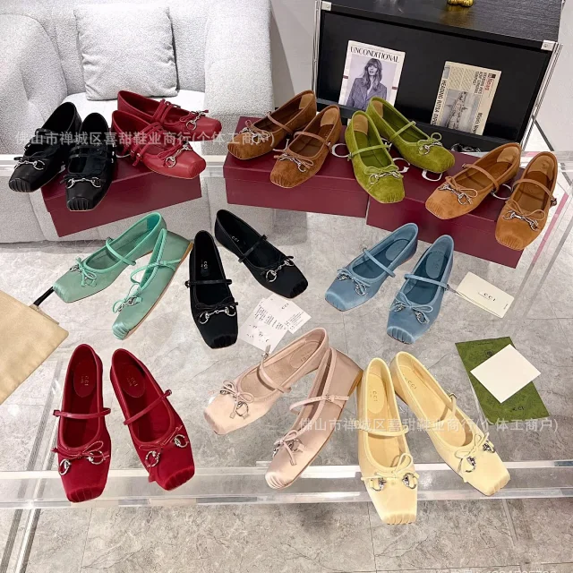 Gucci Casual Shoes Satin square-toe Mary Jane flats with bow and horsebit hardware product detail image 4