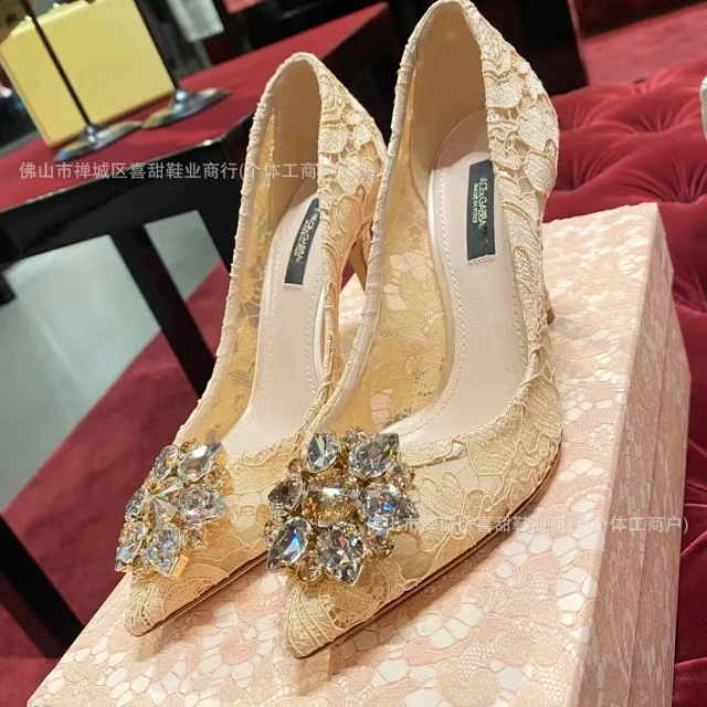 Dolce & Gabbana High Heels Lace Mesh Pointed-Toe Stiletto Pumps with Crystal Floral Brooch product detail image 5