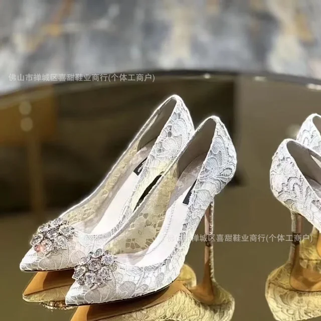 Dolce & Gabbana High Heels Lace Mesh Pointed-Toe Stiletto Pumps with Crystal Floral Brooch product detail image 17