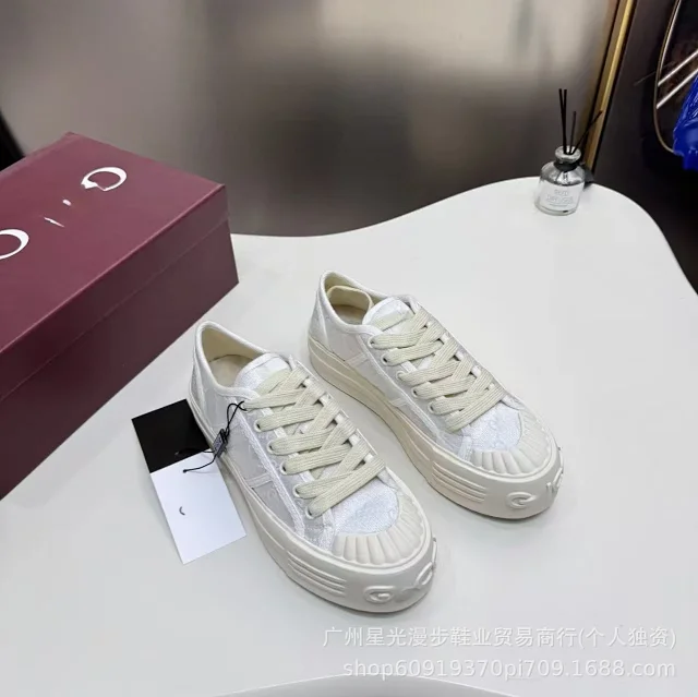 Chanel Sneakers Low-Top CC Logo with Patent Toe Cap product detail image 3