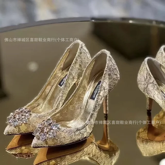 Dolce & Gabbana High Heels Lace Mesh Pointed-Toe Stiletto Pumps with Crystal Floral Brooch product detail image 16