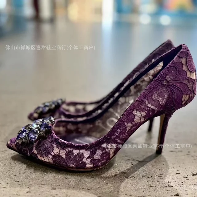 Dolce & Gabbana High Heels Lace Mesh Pointed-Toe Stiletto Pumps with Crystal Floral Brooch product detail image 21
