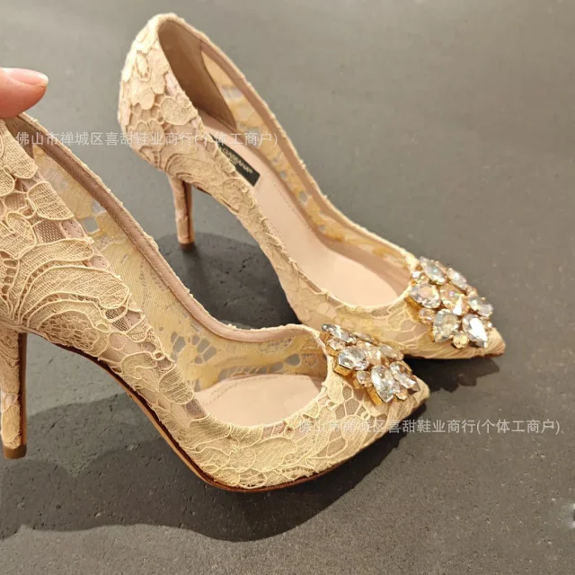 Dolce & Gabbana High Heels Lace Mesh Pointed-Toe Stiletto Pumps with Crystal Floral Brooch product detail image 7