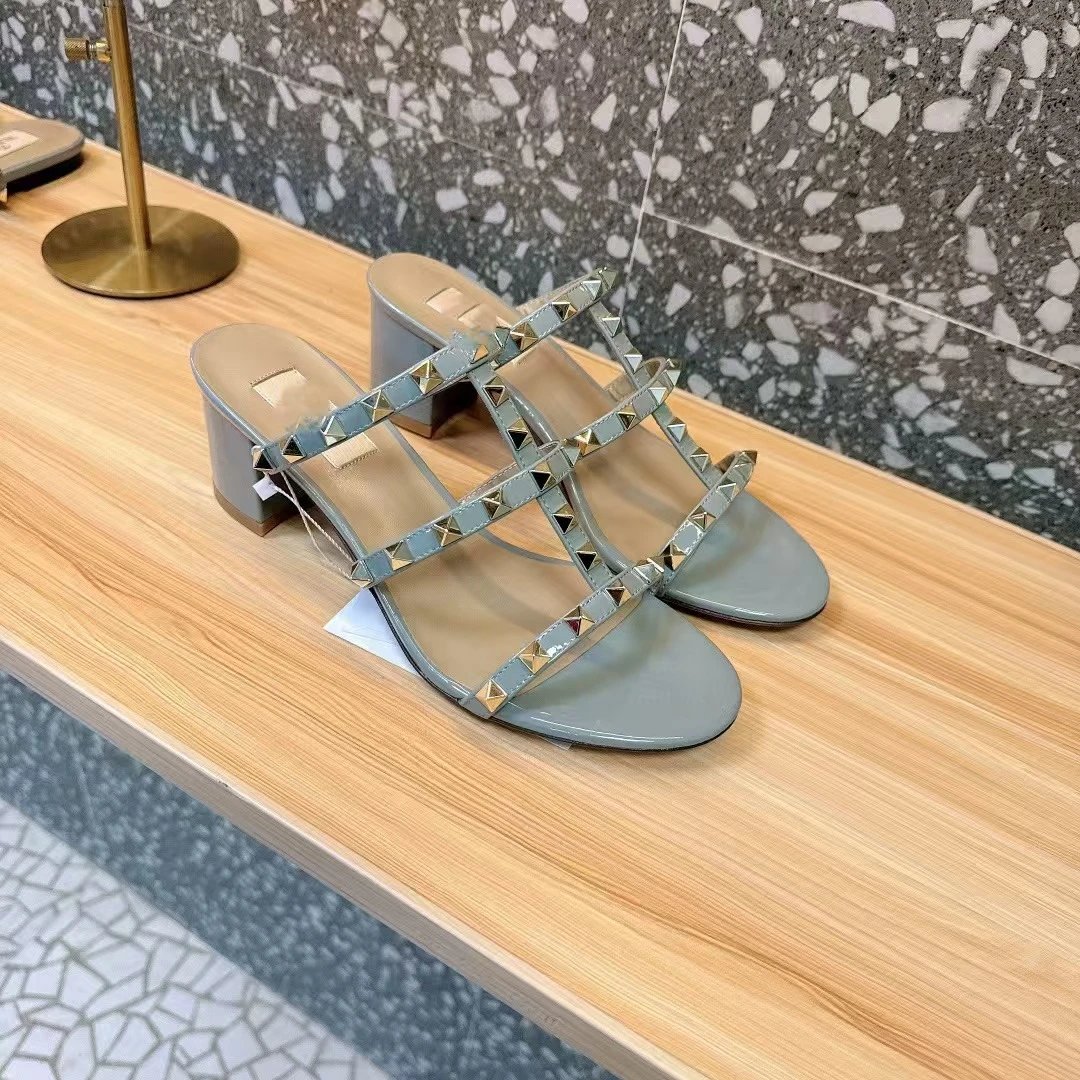 Valentino Garavani Rockstud Strappy Slide Sandals Beige Sandals - 39