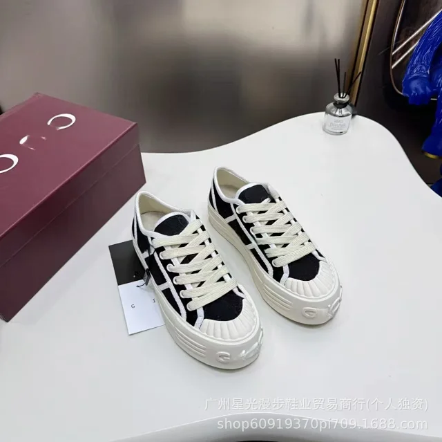 Chanel Sneakers Low-Top CC Logo with Patent Toe Cap product detail image 4