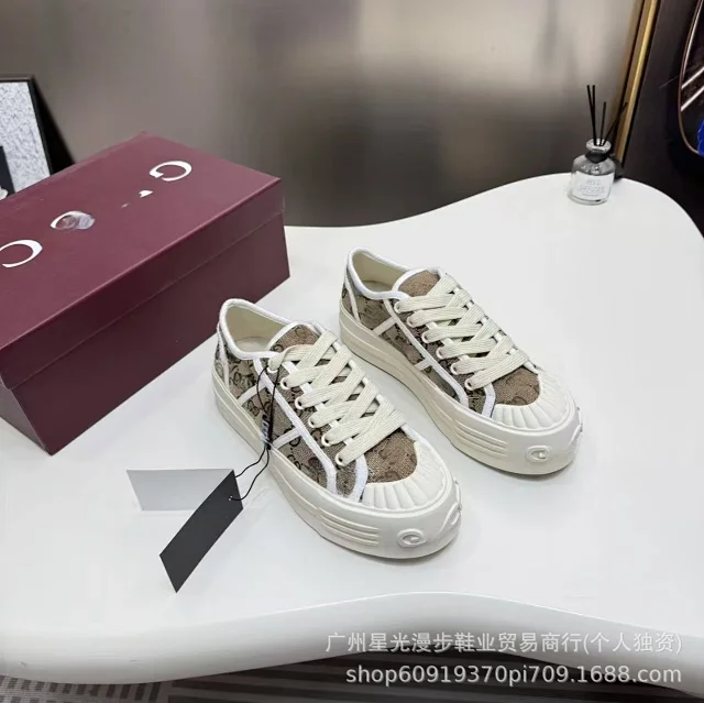 Chanel Sneakers Low-Top CC Logo with Patent Toe Cap product detail image 6