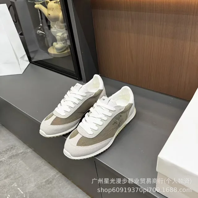 Chanel Sneakers Low-Top CC Logo with Patent Toe Cap product detail image 19