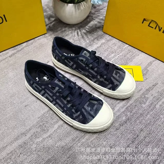 Chanel Sneakers Low-Top CC Logo with Patent Toe Cap product detail image 14