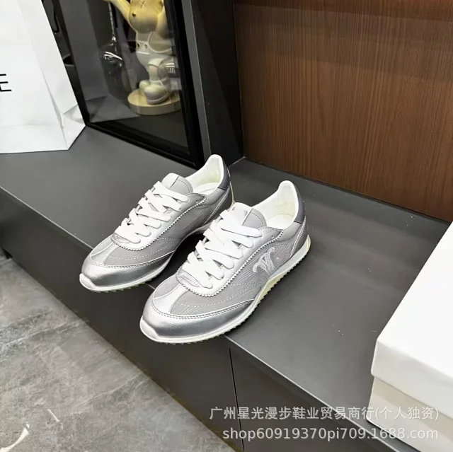 Chanel Sneakers Low-Top CC Logo with Patent Toe Cap product detail image 18