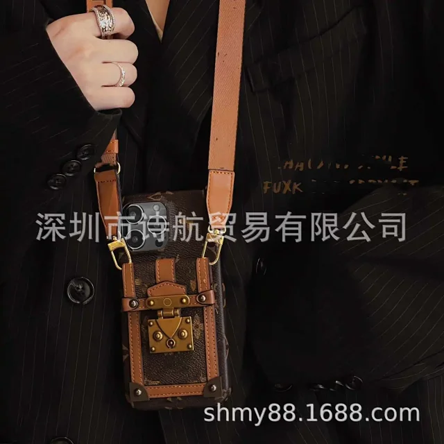 Louis Vuitton Phone Cases Monogram Card Holder Strap Case product detail image 4