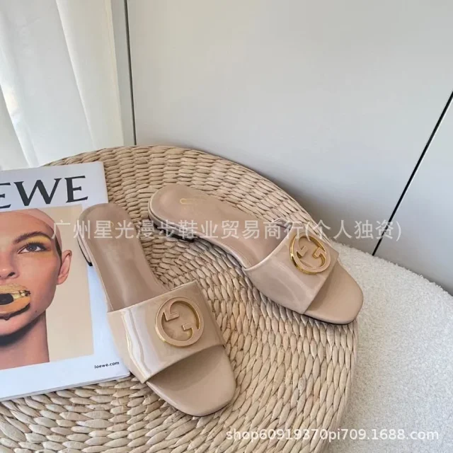 Gucci Sandals Patent Leather Double G Slide product detail image 9