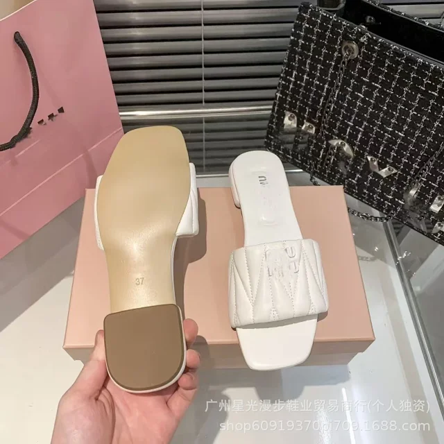 Miu Sandals Quilted logo flat slide product detail image 15