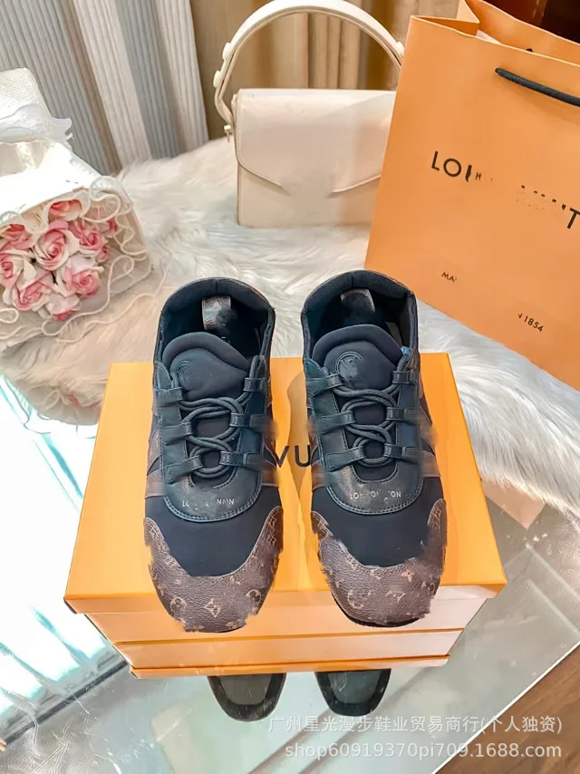 Louis Vuitton Sneakers Low-Top Lace-Up Monogram Colorblock product detail image 3