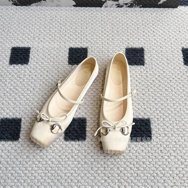 Gucci Casual Shoes Satin square-toe Mary Jane flats with bow and horsebit hardware product detail image 11