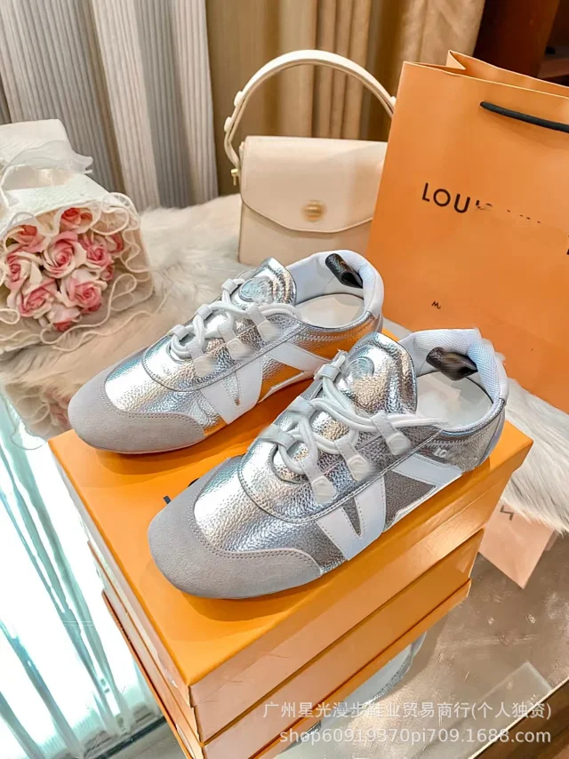Louis Vuitton Sneakers Low-Top Lace-Up Monogram Colorblock product detail image 18