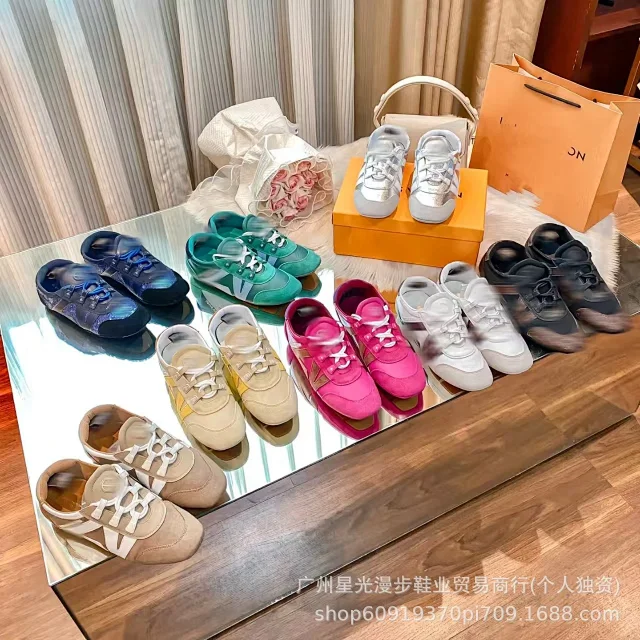 Louis Vuitton Sneakers Low-Top Lace-Up Monogram Colorblock product detail image 2
