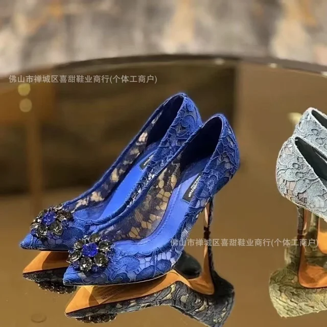 Dolce & Gabbana High Heels Lace Mesh Pointed-Toe Stiletto Pumps with Crystal Floral Brooch product detail image 18