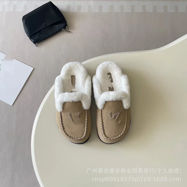 Louis Vuitton Slippers Faux-Fur-Lined LV Monogram Mule product detail image 6