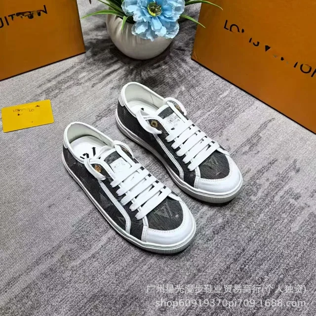 Chanel Sneakers Low-Top CC Logo with Patent Toe Cap product detail image 11