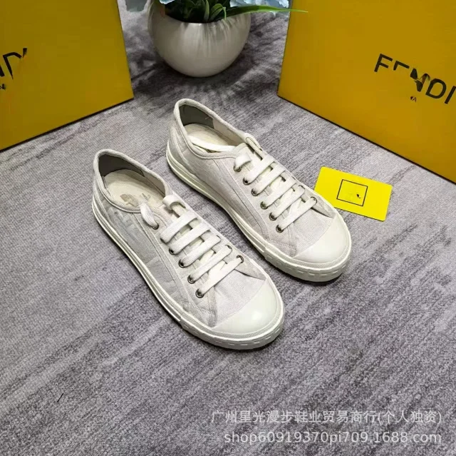 Chanel Sneakers Low-Top CC Logo with Patent Toe Cap product detail image 12