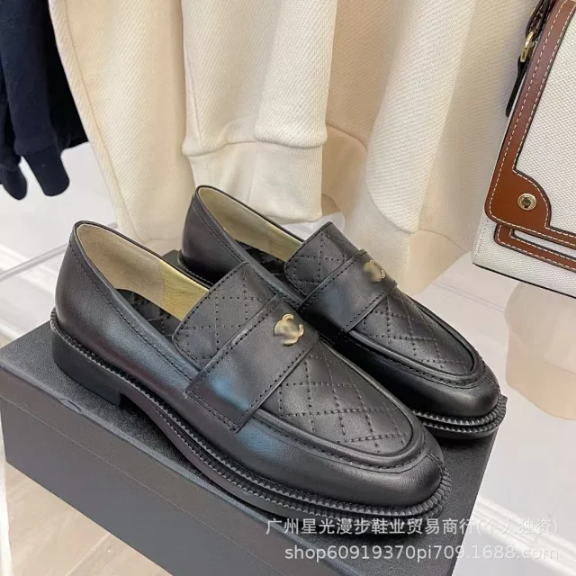 Chanel Leather Shoes Quilted CC-Emblem Loafers product detail image 3